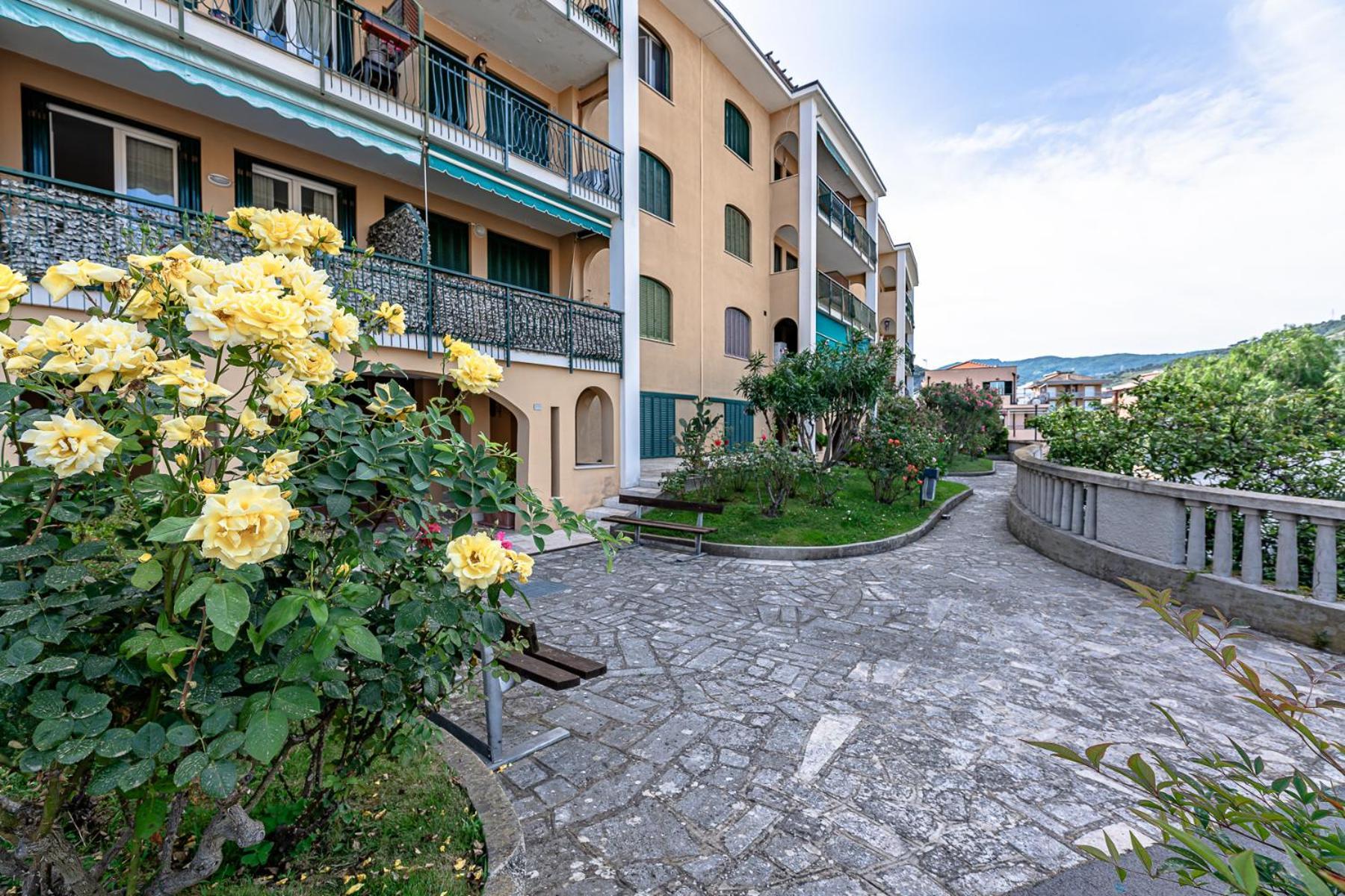 Апартаменты La Dimora Della Lullu, Luxury Пьетра-Лигуре Экстерьер фото